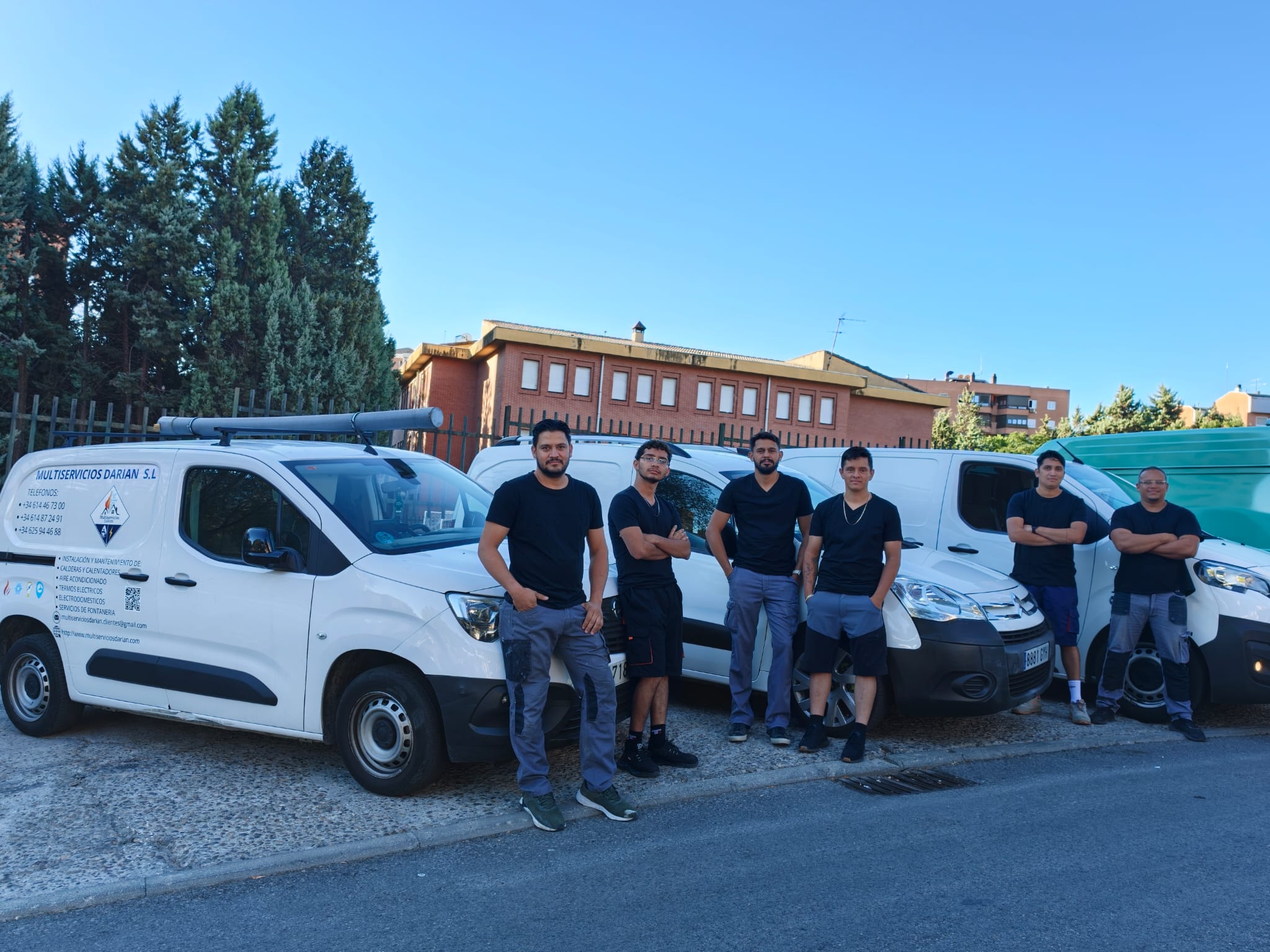 Equipo de MULTISERVICIOS DARIAN S.L. durante una jornada de trabajo